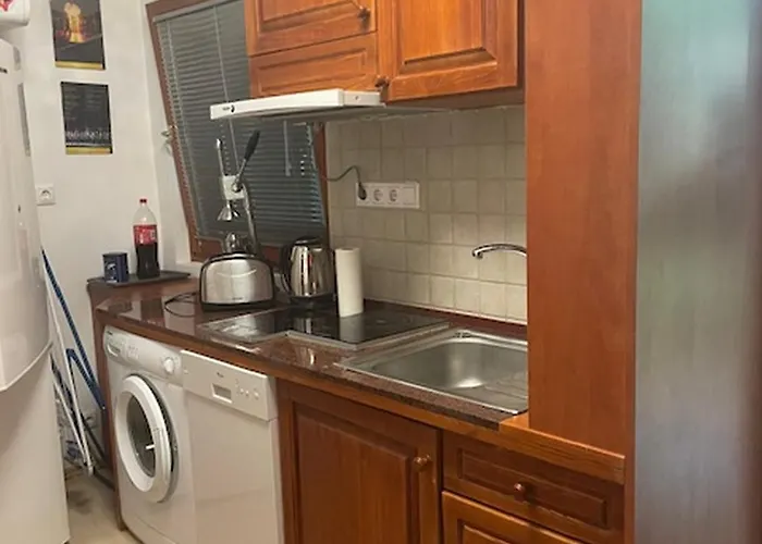 Liliom A Strandnal بالاتونفوريد